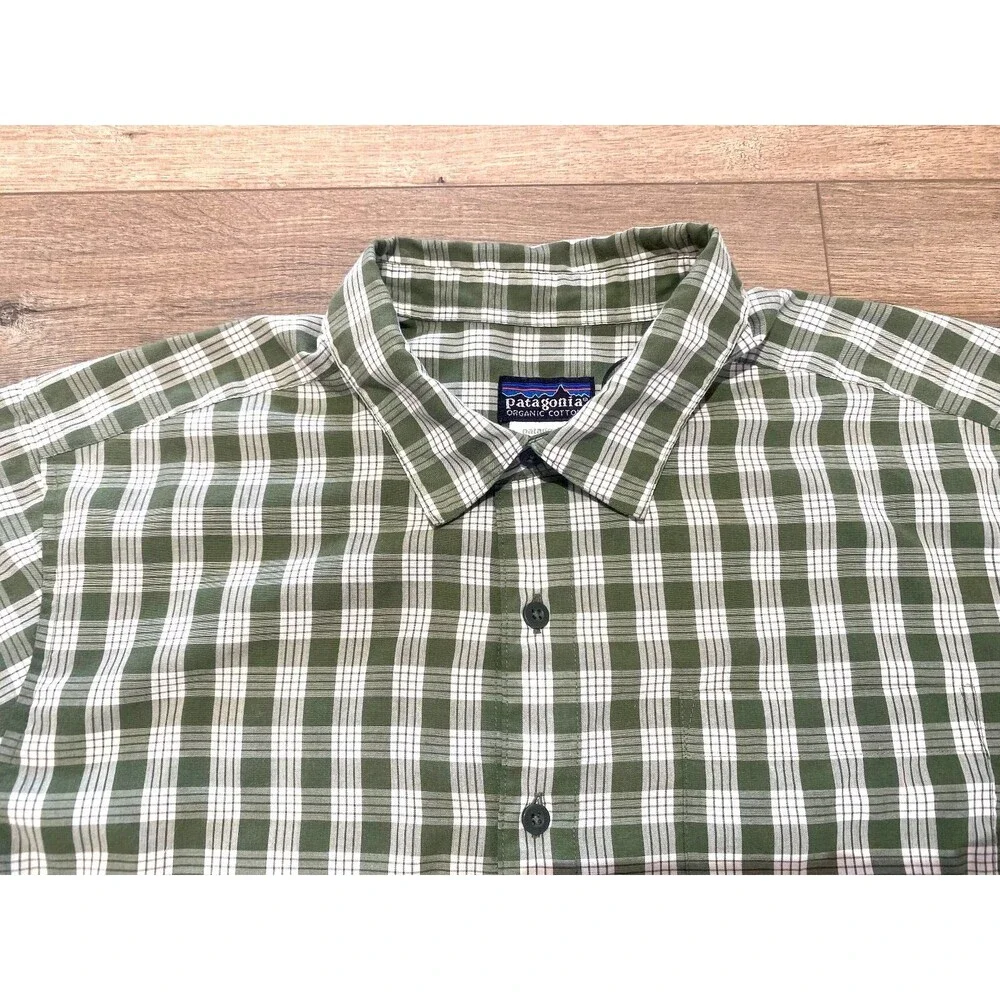 Patagonia Fezzman Mens M Plaid Short Sleeve Button Up Lightweight Hiking Shirt - Picture 2 of 7